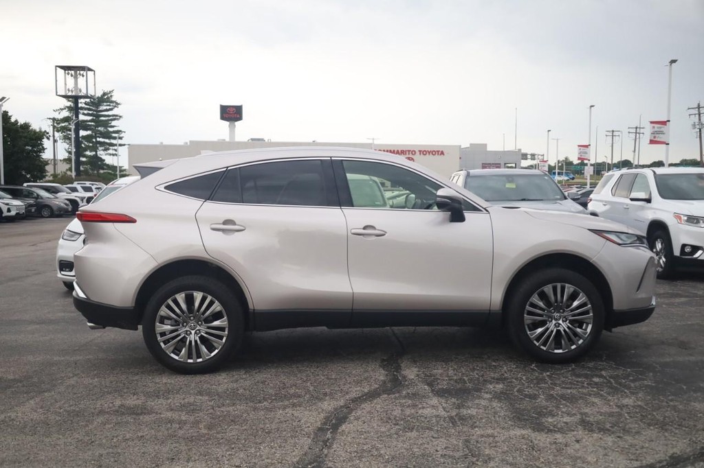 Toyota Venza Vehicle Full-screen Gallery Image 4