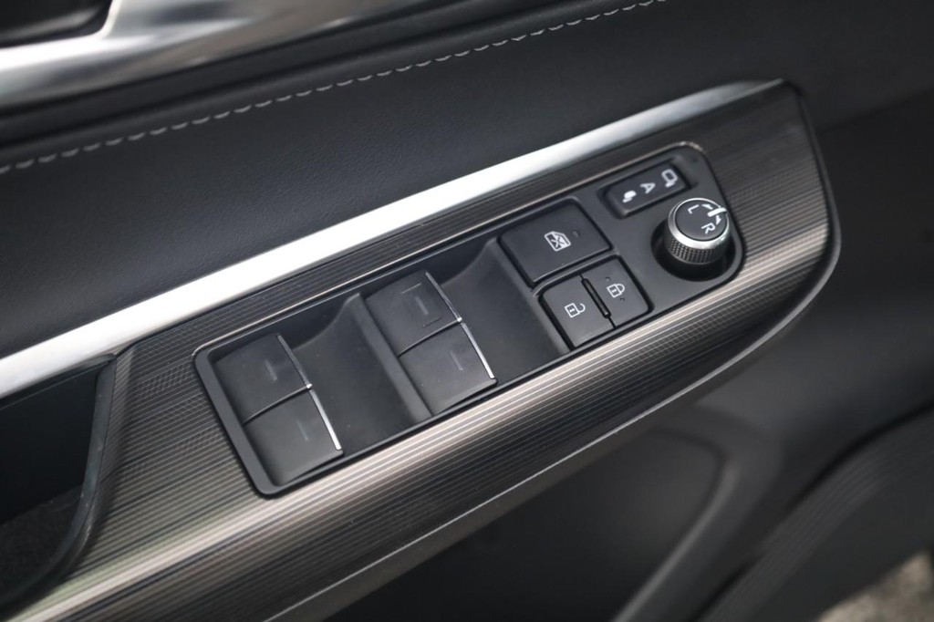 Toyota Venza Vehicle Full-screen Gallery Image 10