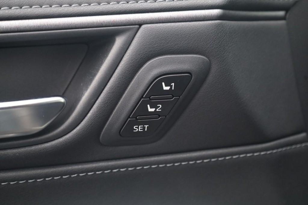 Toyota Venza Vehicle Full-screen Gallery Image 11