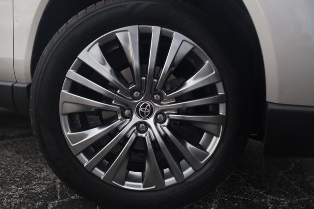 Toyota Venza Vehicle Image 02