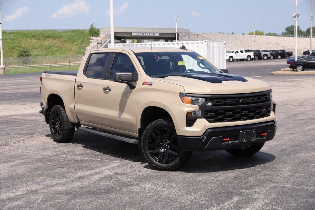 Chevrolet Silverado 1500 Vehicle Full-screen Gallery Image 2
