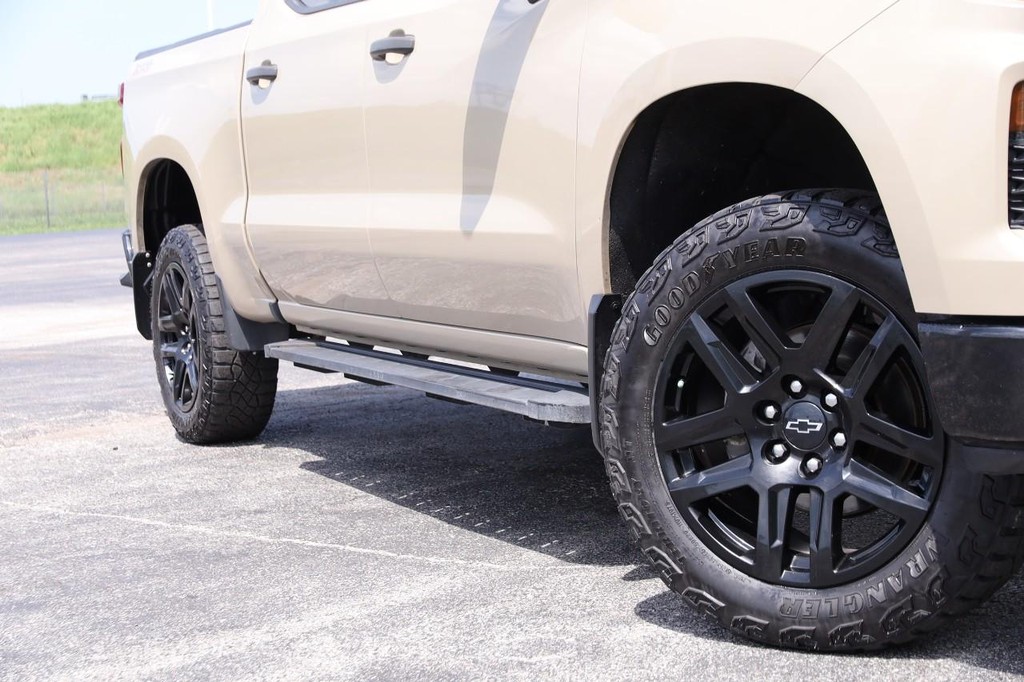 Chevrolet Silverado 1500 Vehicle Full-screen Gallery Image 3