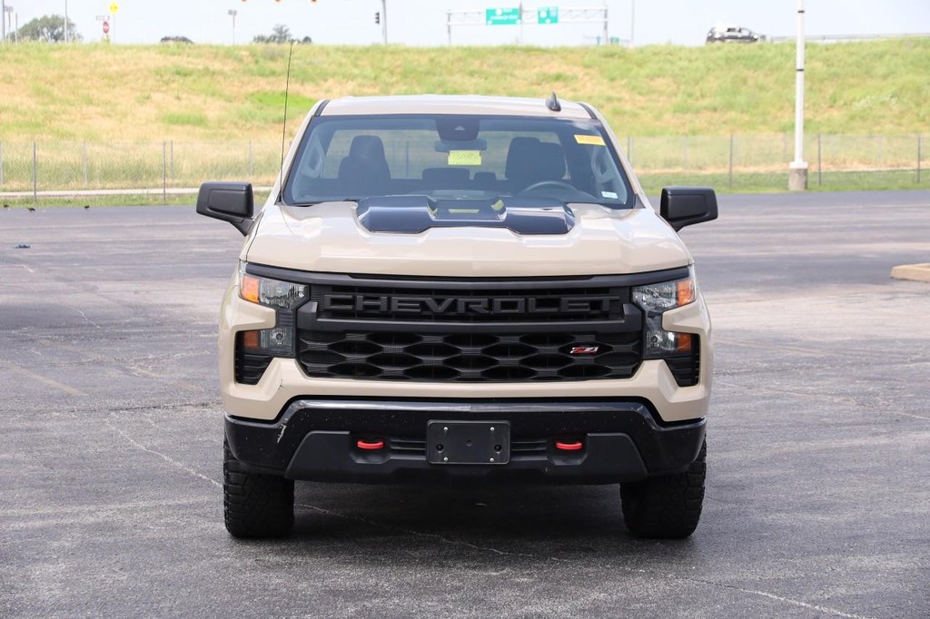 Chevrolet Silverado 1500 Vehicle Full-screen Gallery Image 4