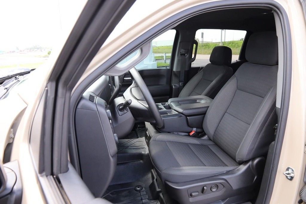 Chevrolet Silverado 1500 Vehicle Full-screen Gallery Image 8