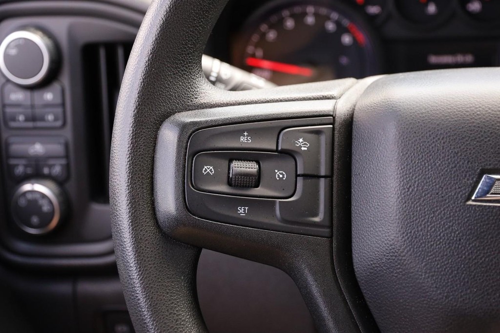 Chevrolet Silverado 1500 Vehicle Full-screen Gallery Image 11