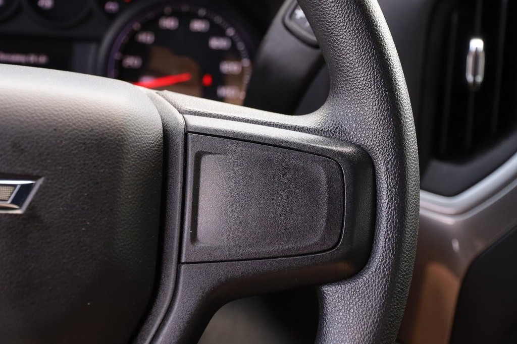 Chevrolet Silverado 1500 Vehicle Full-screen Gallery Image 12