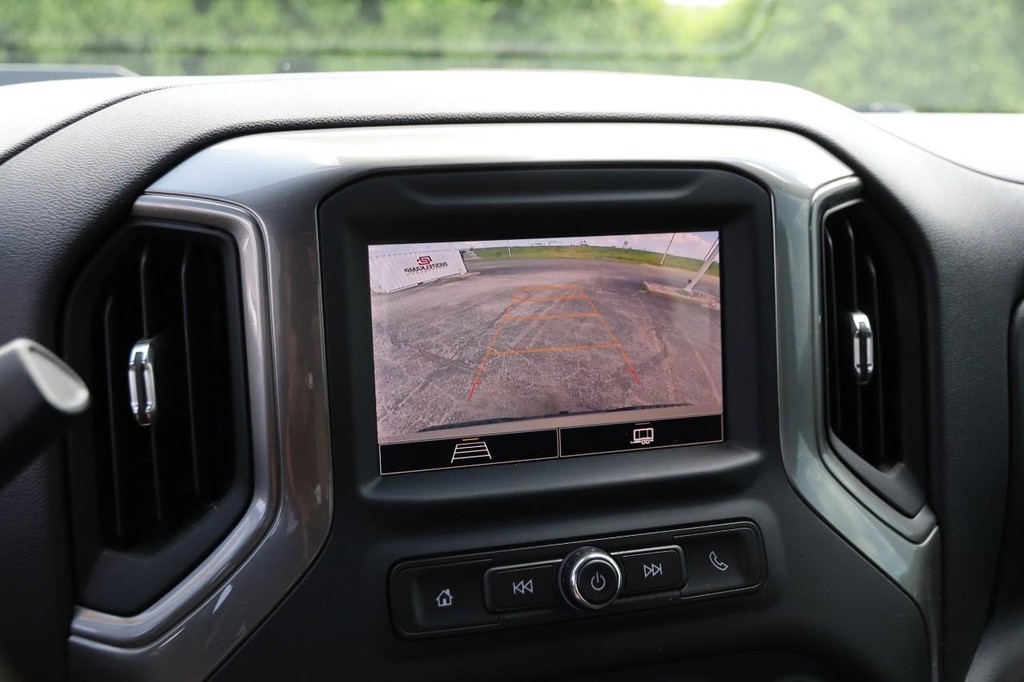 Chevrolet Silverado 1500 Vehicle Full-screen Gallery Image 17