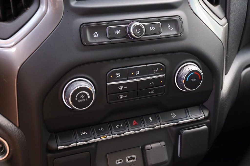 Chevrolet Silverado 1500 Vehicle Full-screen Gallery Image 18