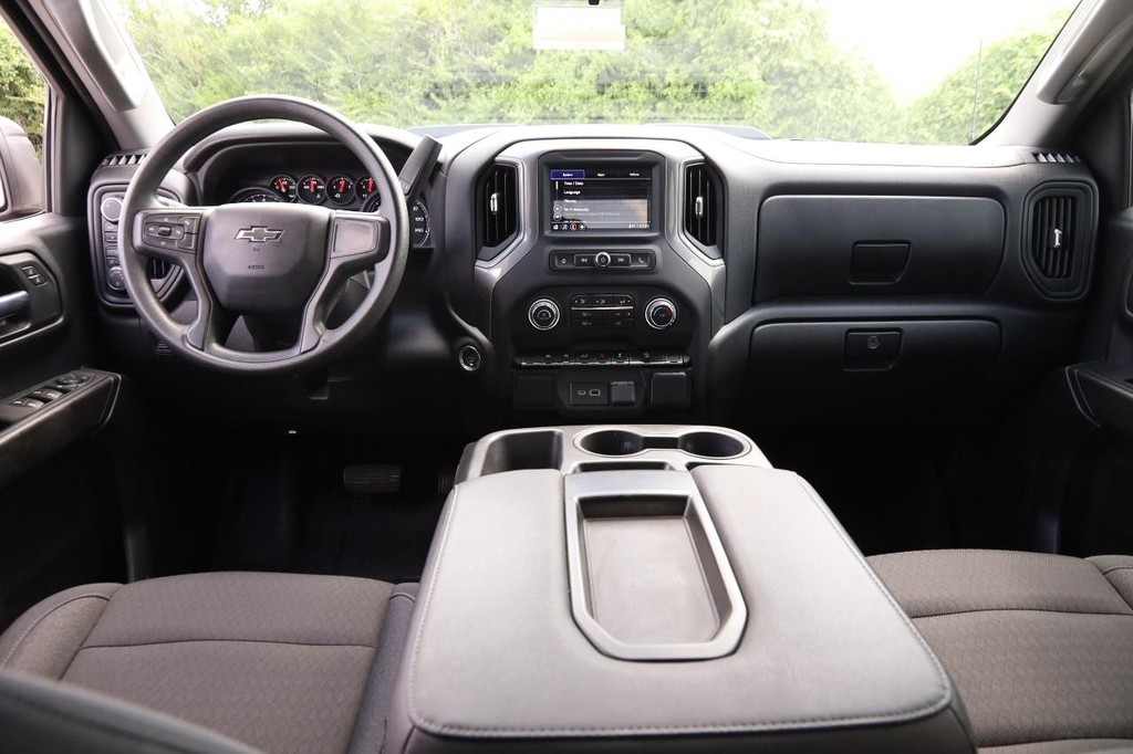 Chevrolet Silverado 1500 Vehicle Full-screen Gallery Image 21