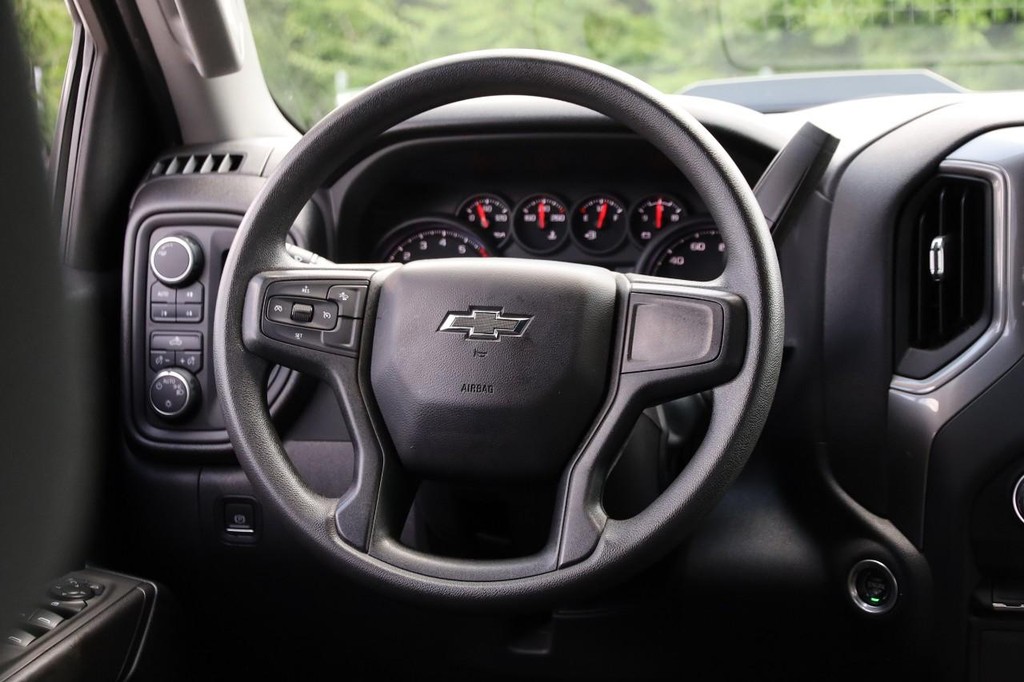 Chevrolet Silverado 1500 Vehicle Full-screen Gallery Image 23