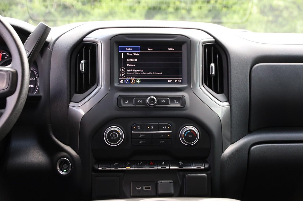 Chevrolet Silverado 1500 Vehicle Full-screen Gallery Image 24