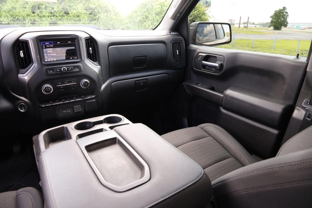 Chevrolet Silverado 1500 Vehicle Full-screen Gallery Image 25