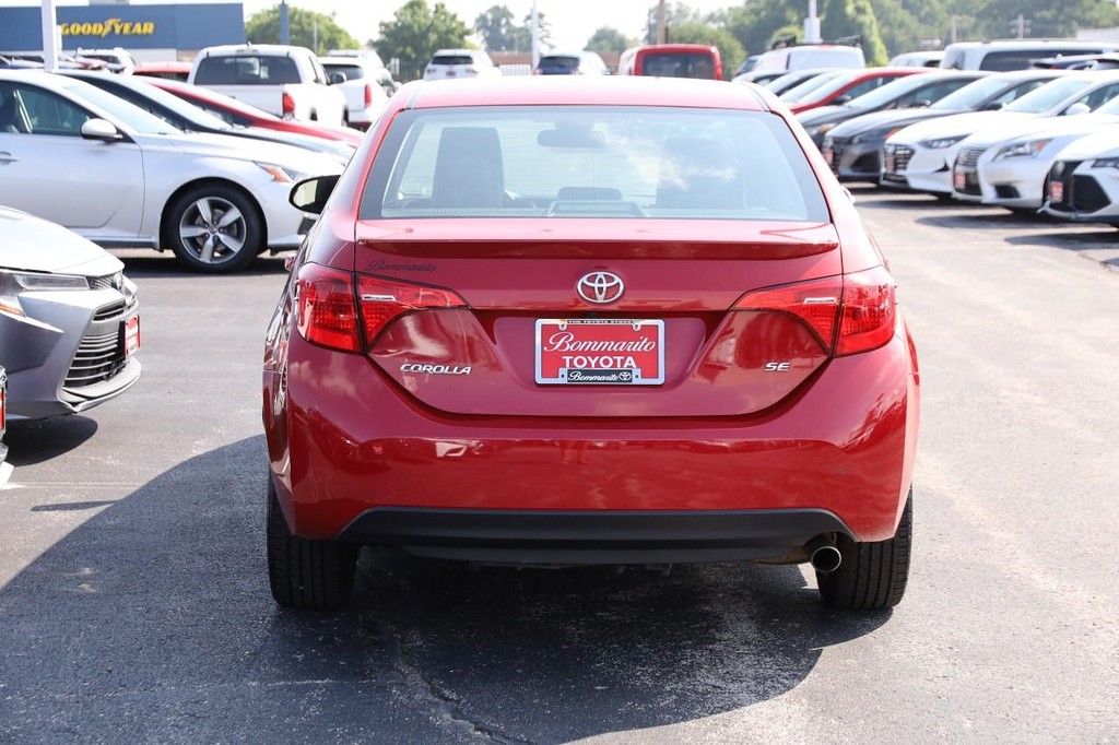 Toyota Corolla Vehicle Full-screen Gallery Image 6