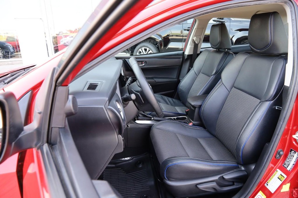 Toyota Corolla Vehicle Full-screen Gallery Image 8