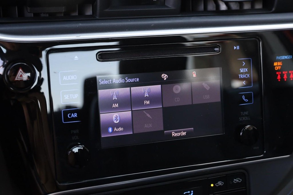 Toyota Corolla Vehicle Full-screen Gallery Image 15
