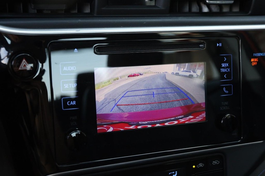 Toyota Corolla Vehicle Full-screen Gallery Image 16