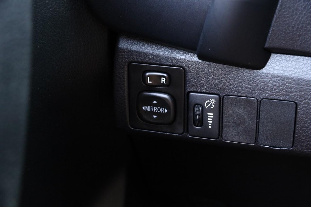 Toyota Corolla Vehicle Full-screen Gallery Image 19