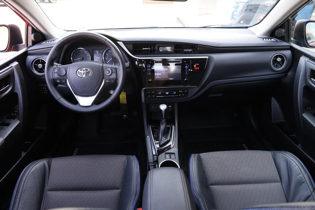 Toyota Corolla Vehicle Full-screen Gallery Image 21