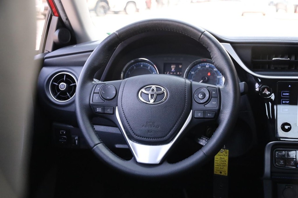 Toyota Corolla Vehicle Full-screen Gallery Image 23
