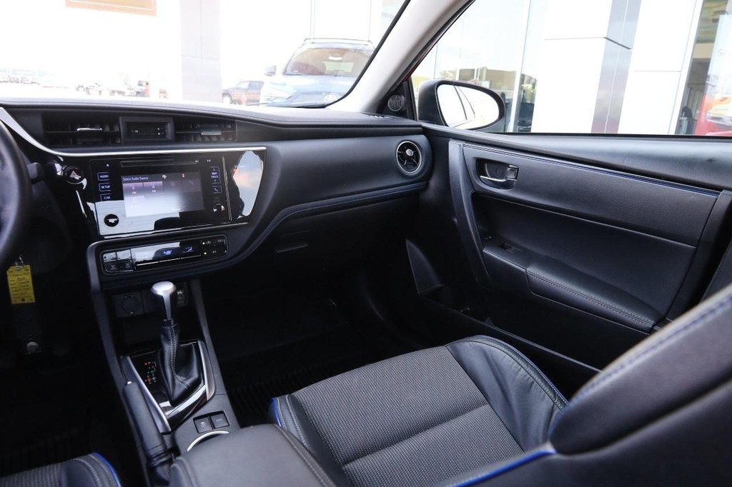 Toyota Corolla Vehicle Full-screen Gallery Image 25