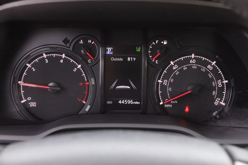 Toyota 4Runner Vehicle Full-screen Gallery Image 14