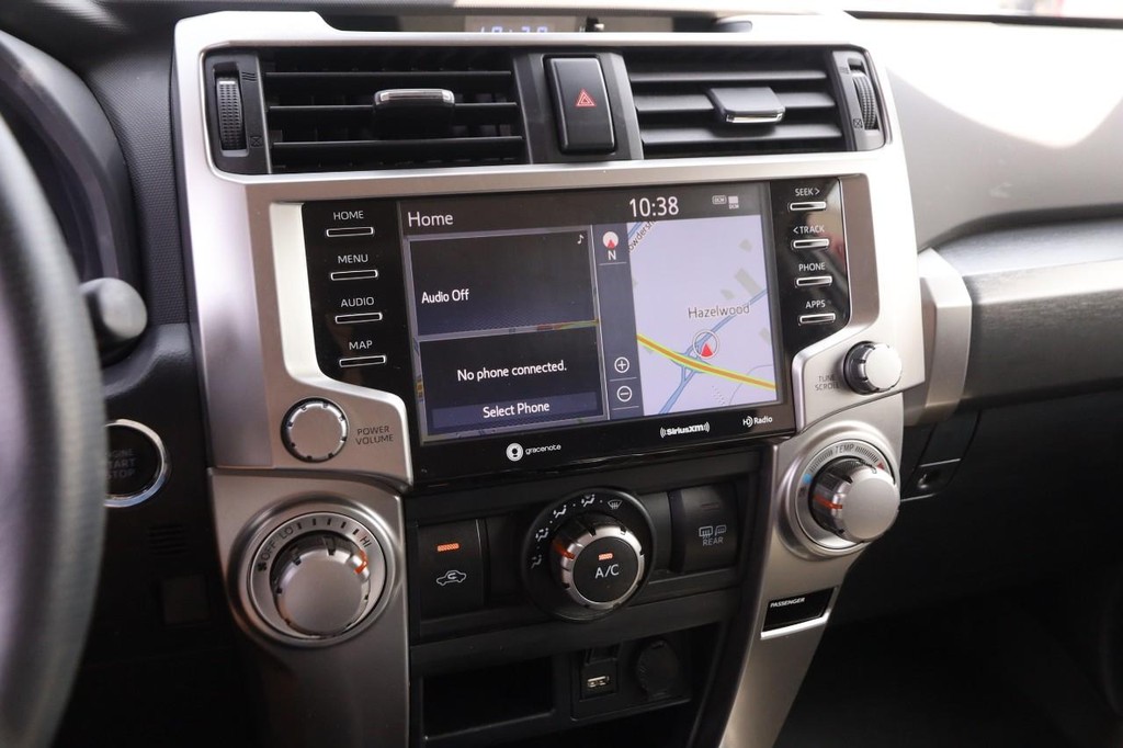 Toyota 4Runner Vehicle Full-screen Gallery Image 16