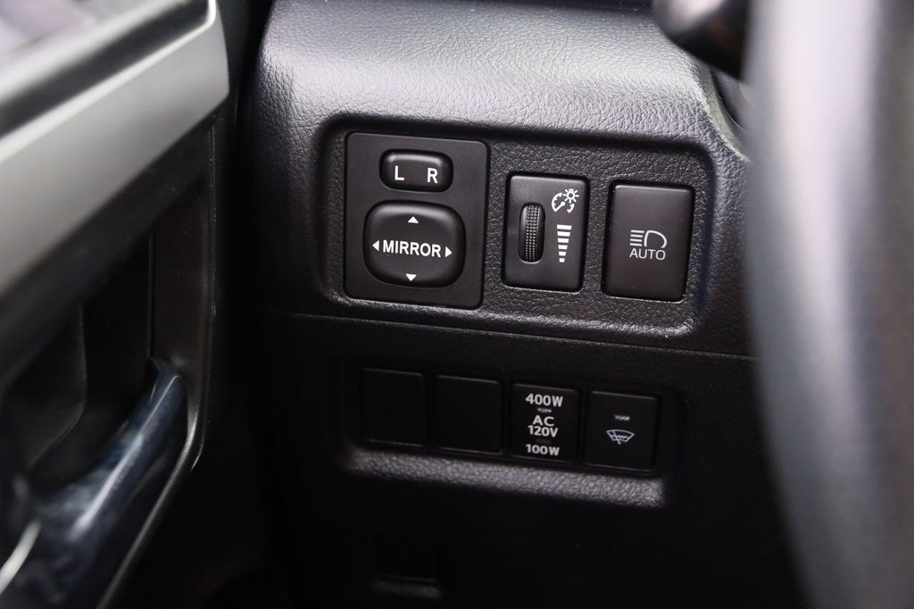 Toyota 4Runner Vehicle Full-screen Gallery Image 21