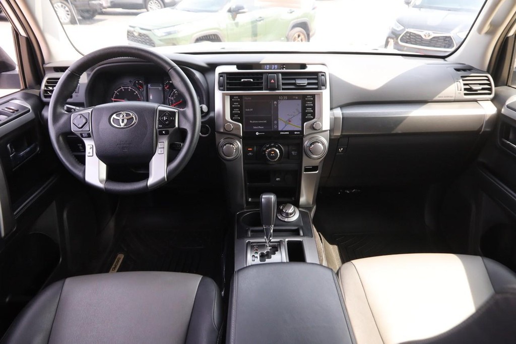 Toyota 4Runner Vehicle Full-screen Gallery Image 22