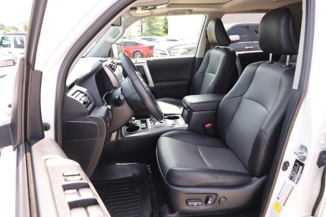 Toyota 4Runner Vehicle Image 09