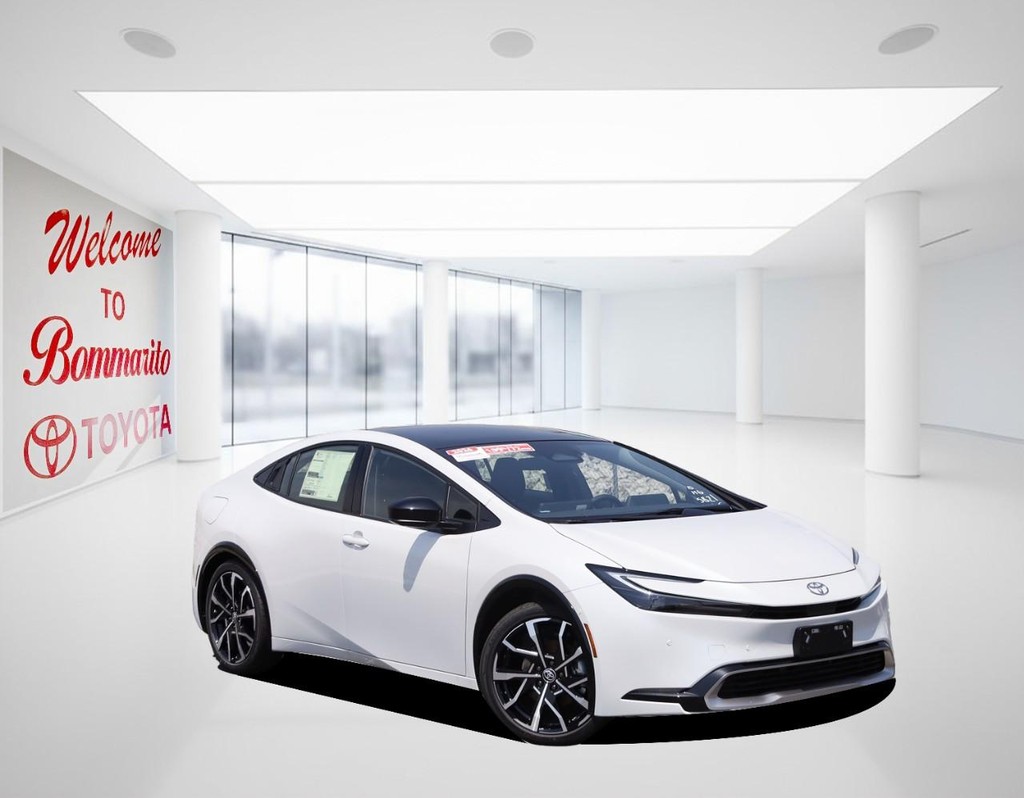 Toyota Prius Plug-In Hybrid Vehicle Full-screen Gallery Image 2