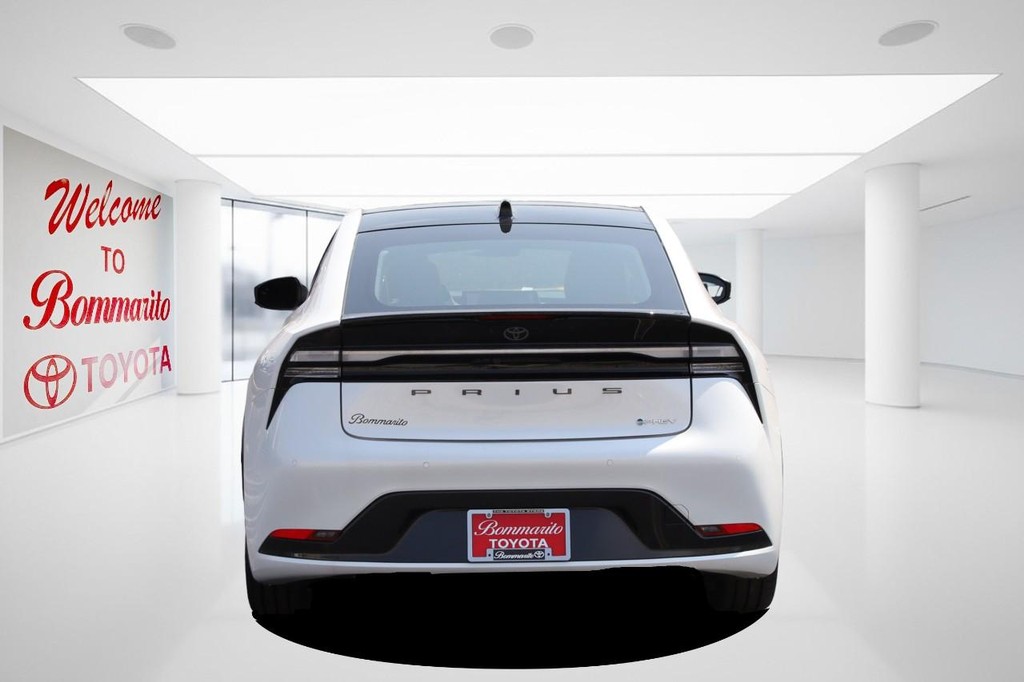 Toyota Prius Plug-In Hybrid Vehicle Full-screen Gallery Image 6