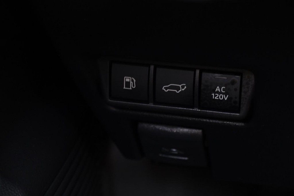 Toyota Prius Plug-In Hybrid Vehicle Full-screen Gallery Image 23