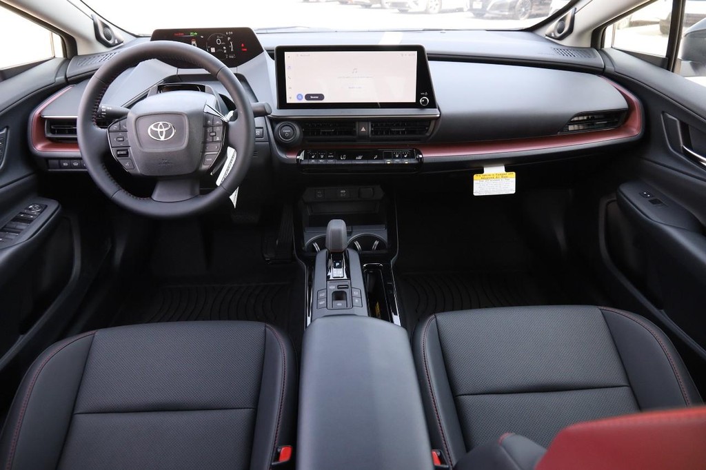 Toyota Prius Plug-In Hybrid Vehicle Full-screen Gallery Image 25