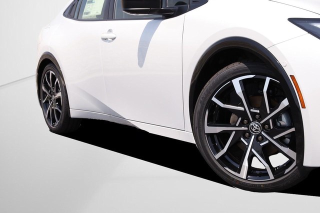 Toyota Prius Plug-In Hybrid Vehicle Image 03