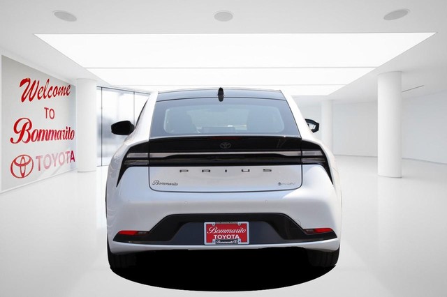 Toyota Prius Plug-In Hybrid Vehicle Image 06