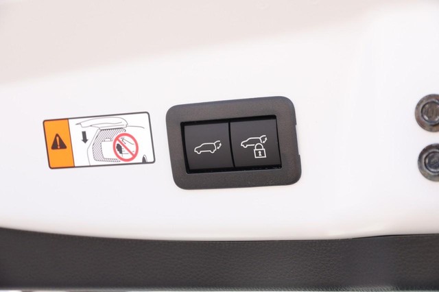 Toyota Prius Plug-In Hybrid Vehicle Image 08