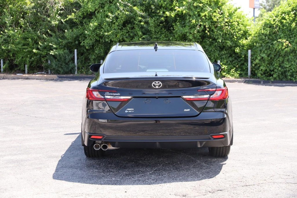 Toyota Camry Vehicle Full-screen Gallery Image 6