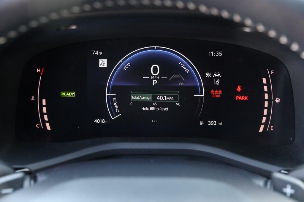 Toyota Camry Vehicle Full-screen Gallery Image 13