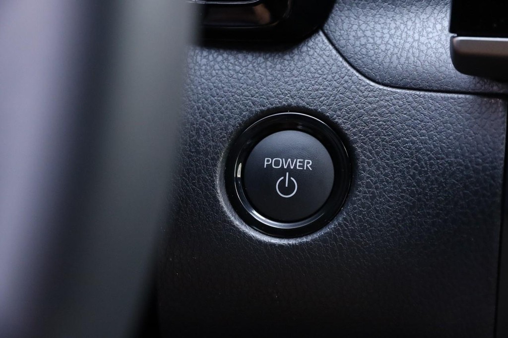 Toyota Camry Vehicle Full-screen Gallery Image 14
