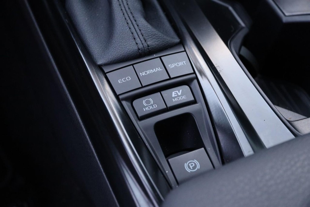 Toyota Camry Vehicle Full-screen Gallery Image 19