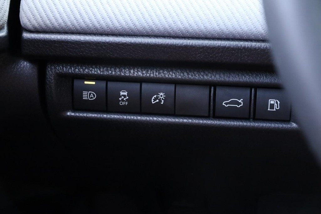 Toyota Camry Vehicle Full-screen Gallery Image 20