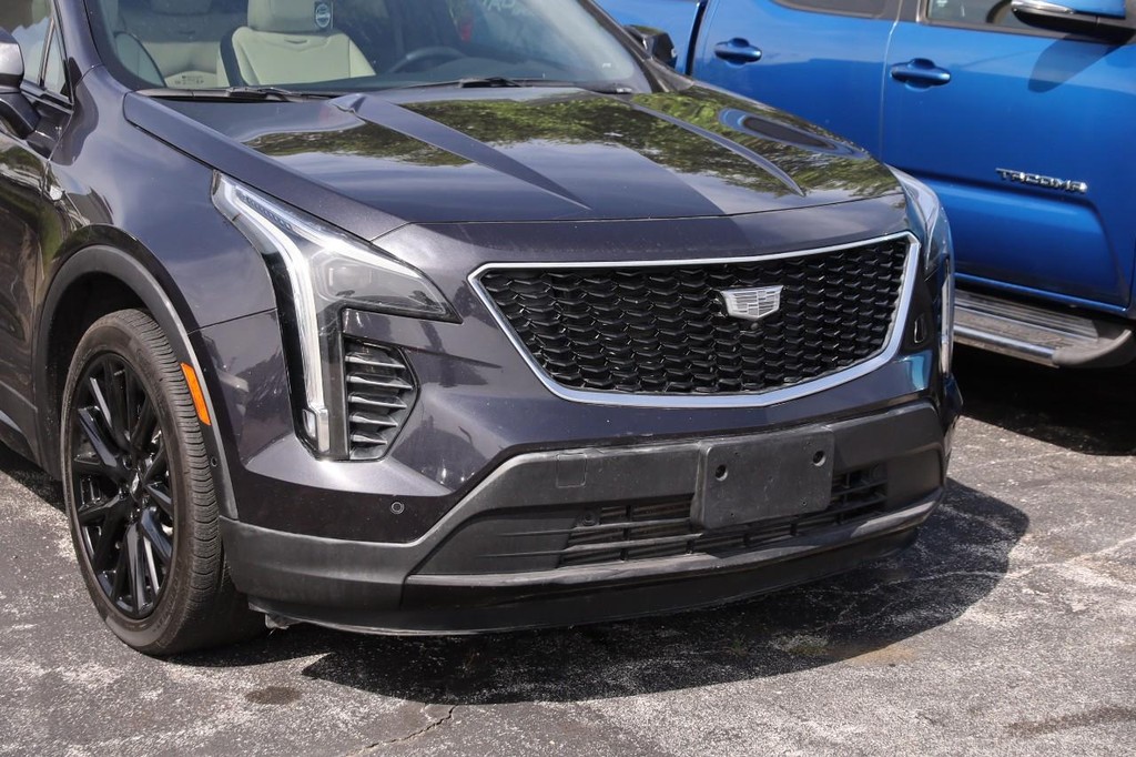 Cadillac XT4 Vehicle Full-screen Gallery Image 02