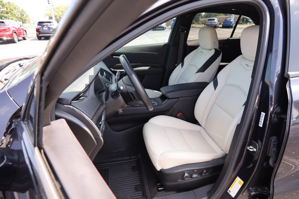 Cadillac XT4 Vehicle Full-screen Gallery Image 10
