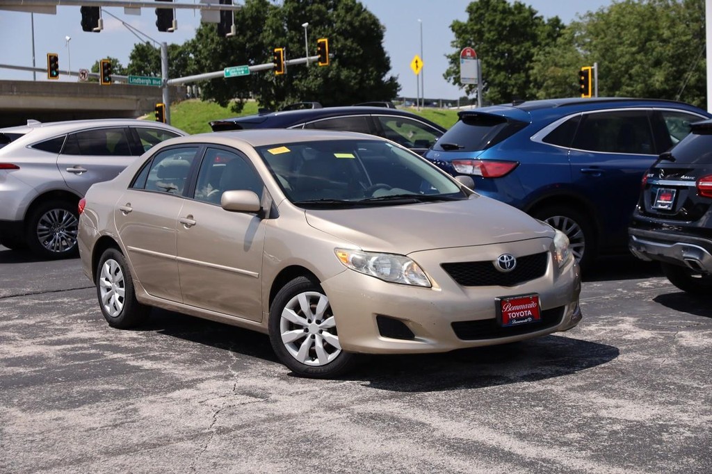 Toyota Corolla Vehicle Full-screen Gallery Image 2