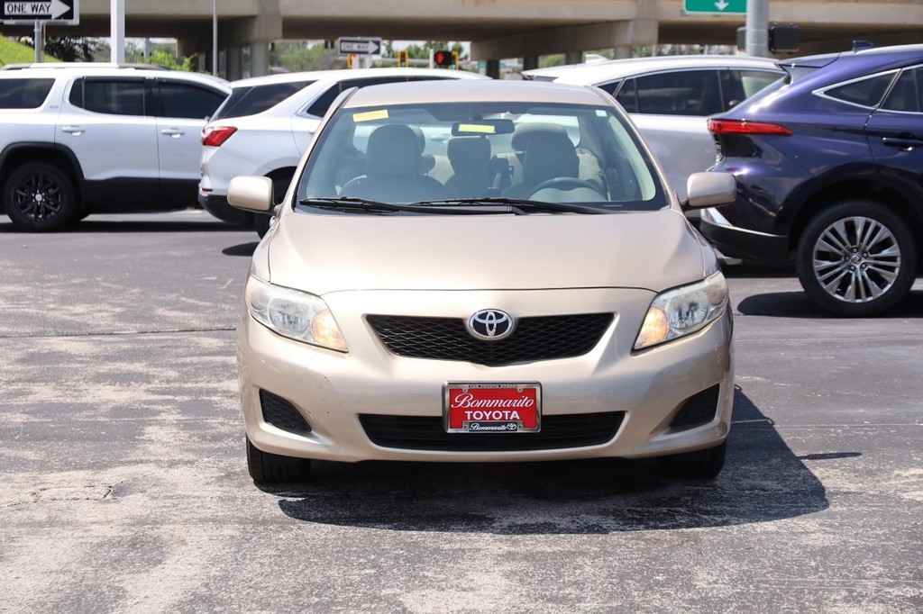 Toyota Corolla Vehicle Full-screen Gallery Image 4