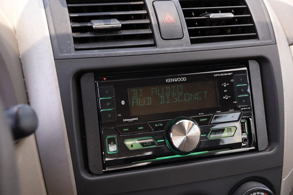 Toyota Corolla Vehicle Full-screen Gallery Image 12