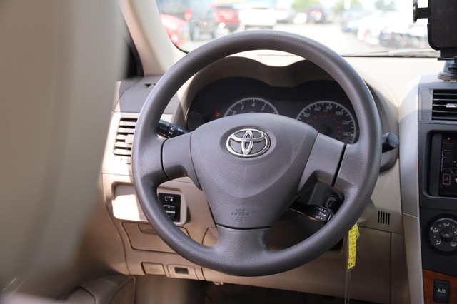 Toyota Corolla Vehicle Image 18