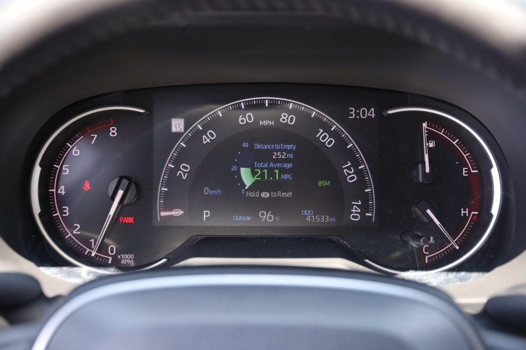 Toyota RAV4 Vehicle Full-screen Gallery Image 11