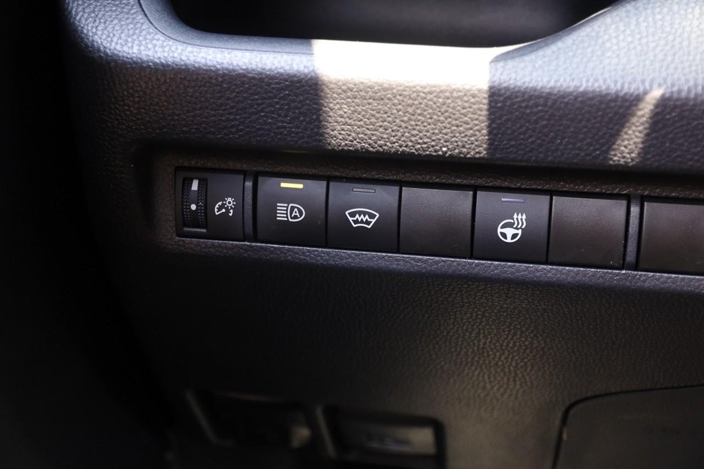 Toyota RAV4 Vehicle Full-screen Gallery Image 17
