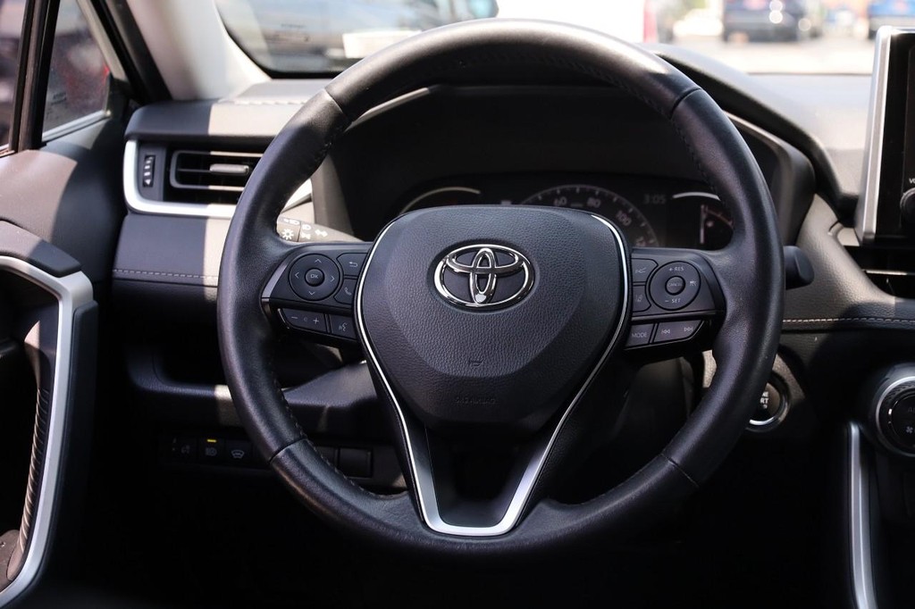 Toyota RAV4 Vehicle Full-screen Gallery Image 20